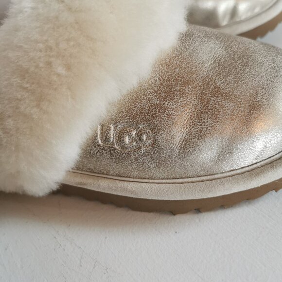 Kid's Ugg Slippers - Gold leather- Size 1 - Picture 5 of 9